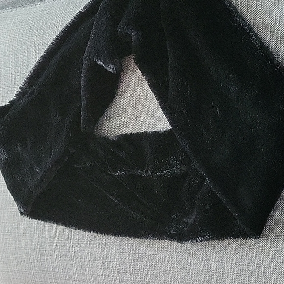 ALDO Black Faux Fur circle Scarf - Picture 2 of 3